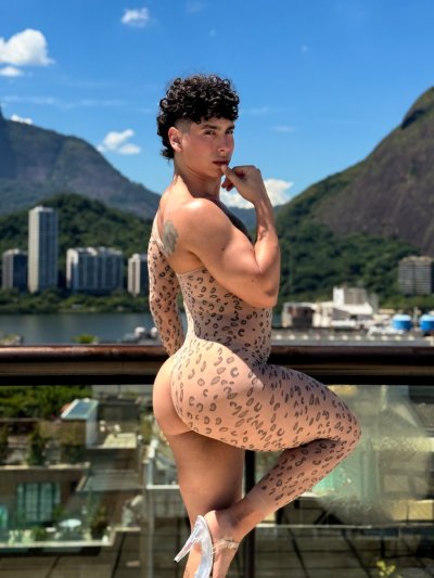 Watch Emi Vela's leaked NSFW photo on TwXstars