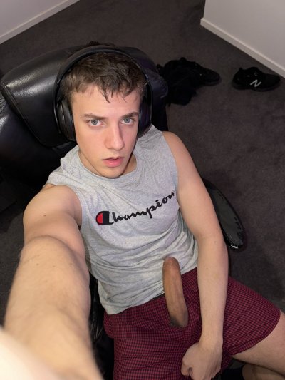 Watch Connor Peters's leaked NSFW photo on TwXstars