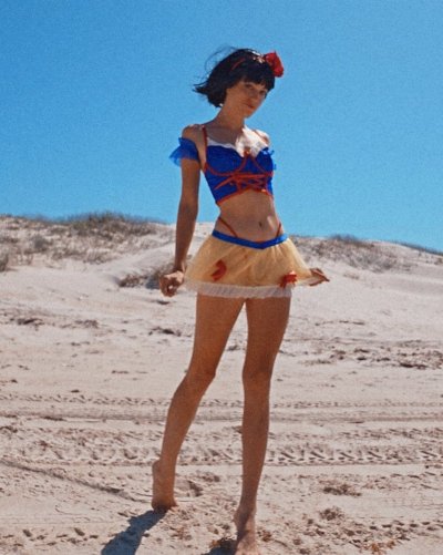 Watch Naomi Dee's leaked NSFW photo on TwXstars