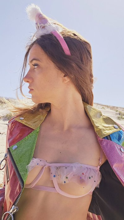 Watch Naomi Dee's leaked NSFW photo on TwXstars