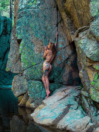 Watch therealslimcadi's leaked NSFW photo on TwXstars