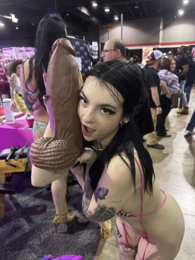 Watch Ur Favorite 💋's leaked NSFW photo on TwXstars