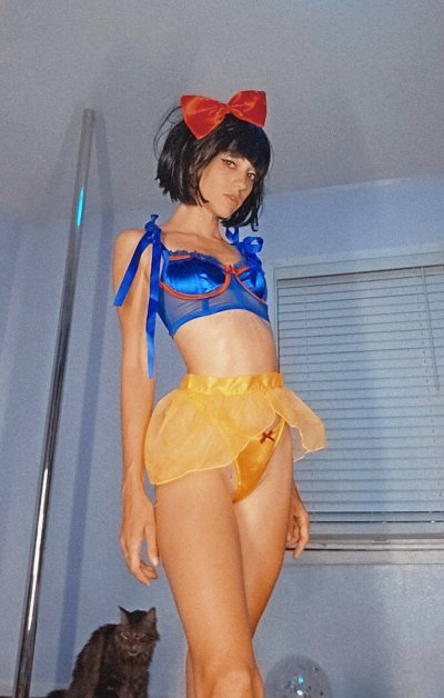 Watch Naomi Dee's leaked NSFW photo on TwXstars