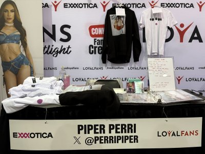 Watch Piper Perri's leaked NSFW photo on TwXstars