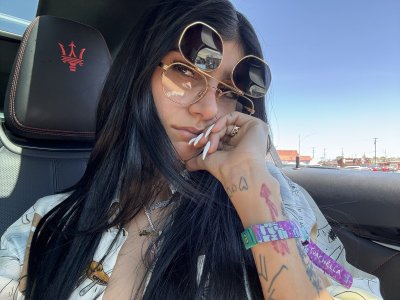 Watch Mia K.'s leaked NSFW photo on TwXstars