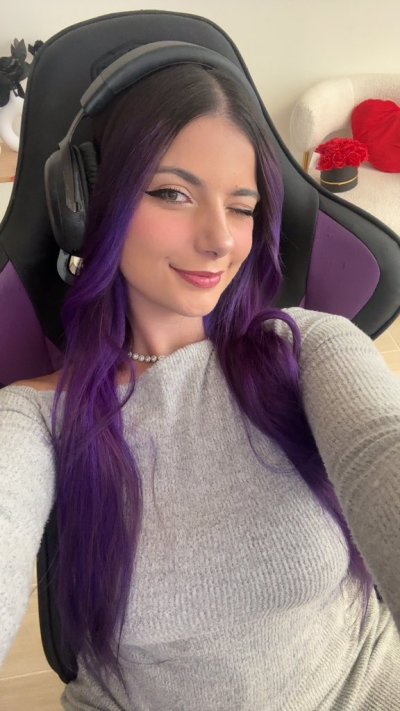 Watch EG GirlOfNox's leaked NSFW photo on TwXstars