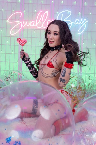 Watch Swallowbay's leaked NSFW photo on TwXstars