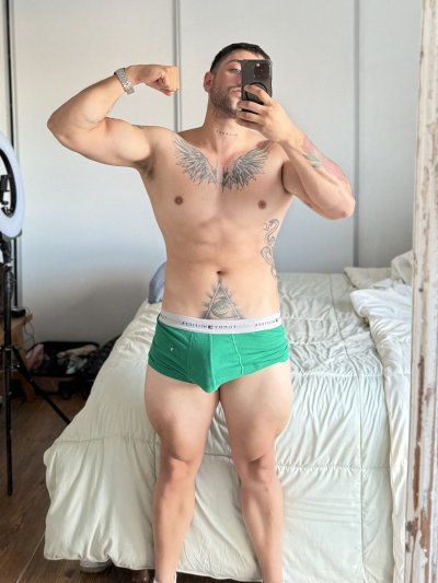 Watch Noah Pells 400K's leaked NSFW photo on TwXstars