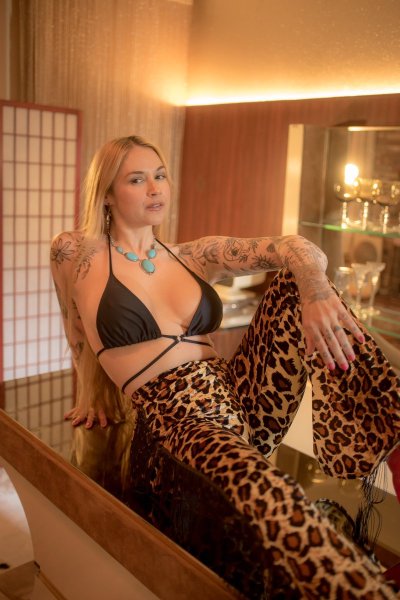 Watch Sarah Vandella's leaked NSFW photo on TwXstars