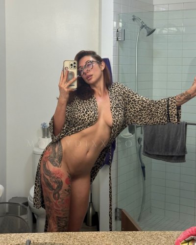 Watch Molly Dixx 🪩 (top 1%)'s leaked NSFW photo on TwXstars