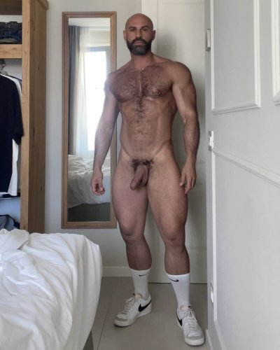 Watch Momo's leaked NSFW photo on TwXstars