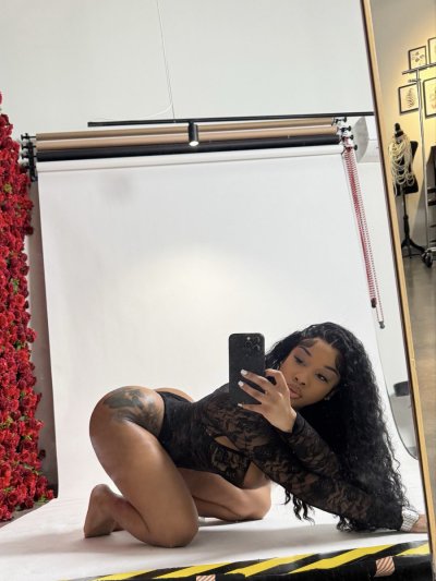 Watch m.'s leaked NSFW photo on TwXstars
