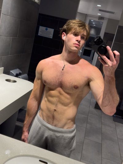Watch Chase's leaked NSFW photo on TwXstars