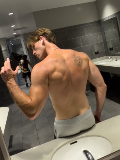 Watch Chase's leaked NSFW photo on TwXstars