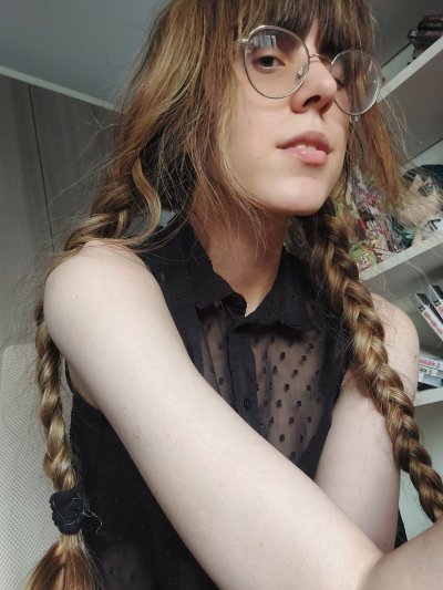 Watch Giantess Beatrice's leaked NSFW photo on TwXstars