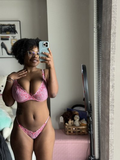 Watch skie 🩷's leaked NSFW photo on TwXstars