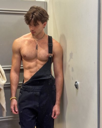 Watch Chase's leaked NSFW photo on TwXstars