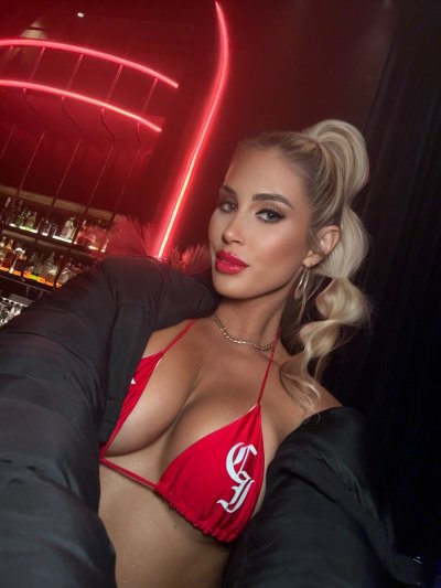 Watch Karin Hart's leaked NSFW photo on TwXstars