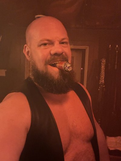 Watch WildCuddler 🔜 Folsom's leaked NSFW photo on TwXstars