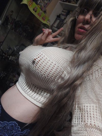 Watch Giantess Beatrice's leaked NSFW photo on TwXstars