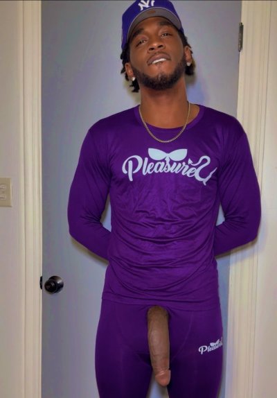 Watch PleasureUU.com's leaked NSFW photo on TwXstars