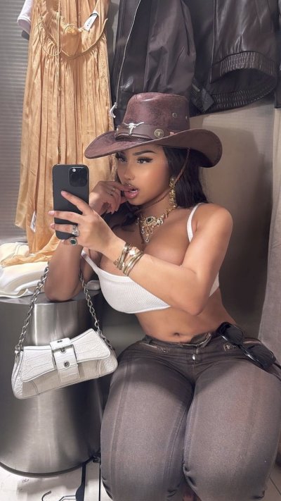 Watch 💕's leaked NSFW photo on TwXstars