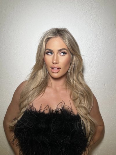 Watch Karin Hart's leaked NSFW photo on TwXstars