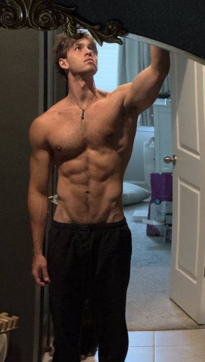 Watch Chase's leaked NSFW photo on TwXstars