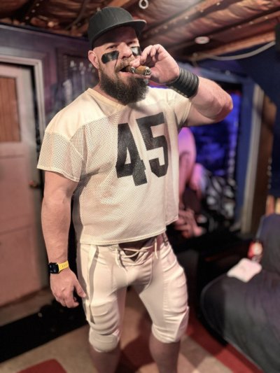 Watch WildCuddler 🔜 Folsom's leaked NSFW photo on TwXstars