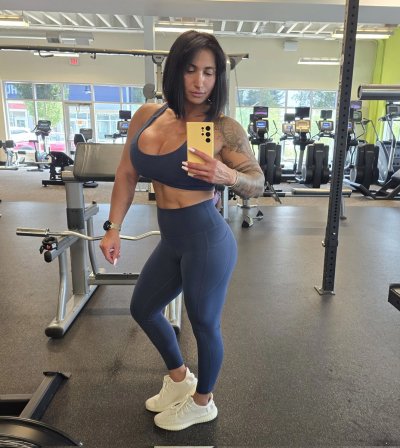 Watch Cherry Devivre's leaked NSFW photo on TwXstars