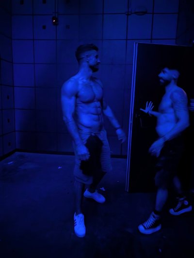 Watch AdamAlberto's leaked NSFW photo on TwXstars