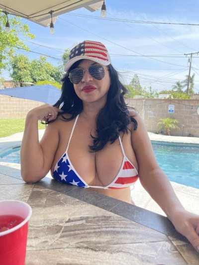 Watch Mrs. Kitty Cat's leaked NSFW photo on TwXstars