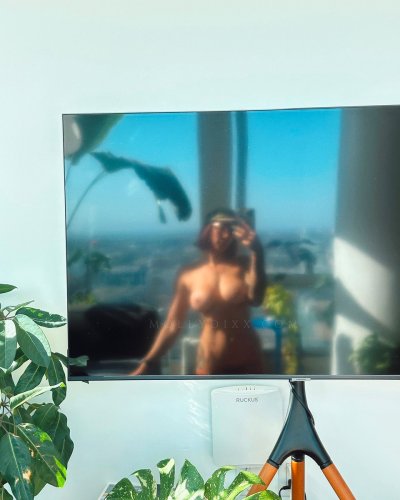 Watch Molly Dixx 🪩 (top 1%)'s leaked NSFW photo on TwXstars