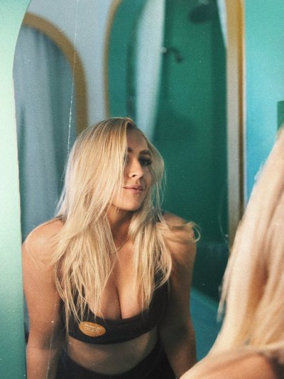 Watch BlondeAdobo's leaked NSFW photo on TwXstars