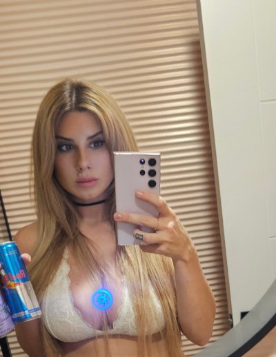 Watch Chloe Lamb's leaked NSFW photo on TwXstars