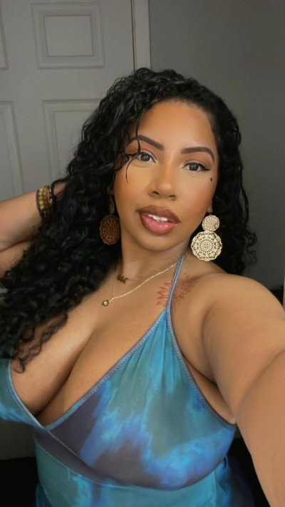 Watch Bri's leaked NSFW photo on TwXstars