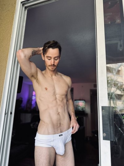 Watch Dan Benson's leaked NSFW photo on TwXstars