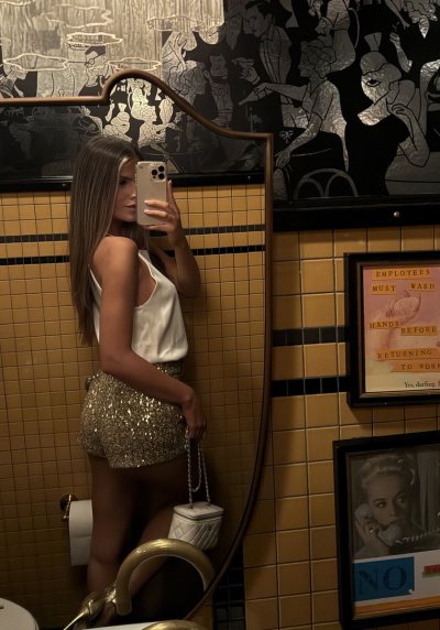 Watch Zara Hedges's leaked NSFW photo on TwXstars