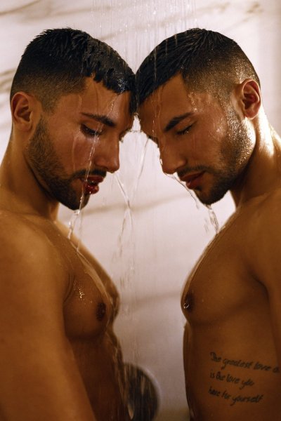 Watch Twin fitness's leaked NSFW photo on TwXstars
