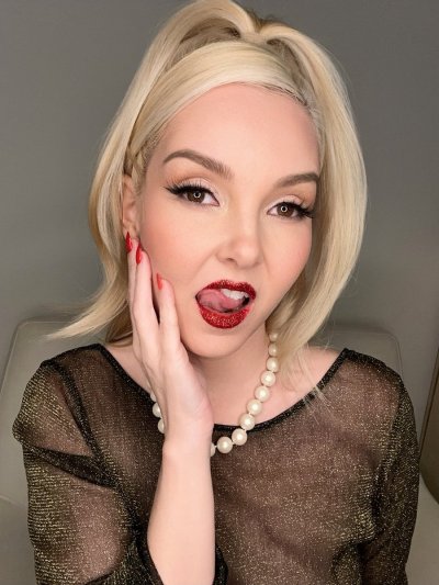 Watch Aaliyah Love🎀's leaked NSFW photo on TwXstars