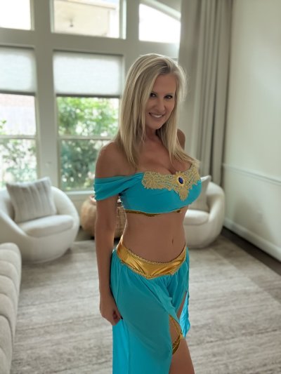 Watch Mrs. Andi's leaked NSFW photo on TwXstars