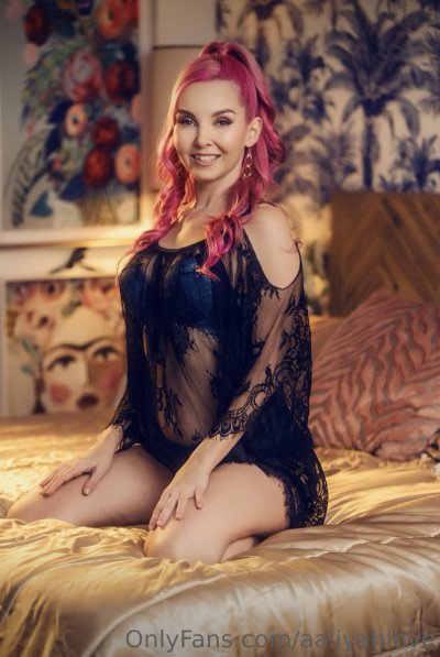 Watch Aaliyah Love🎀's leaked NSFW photo on TwXstars