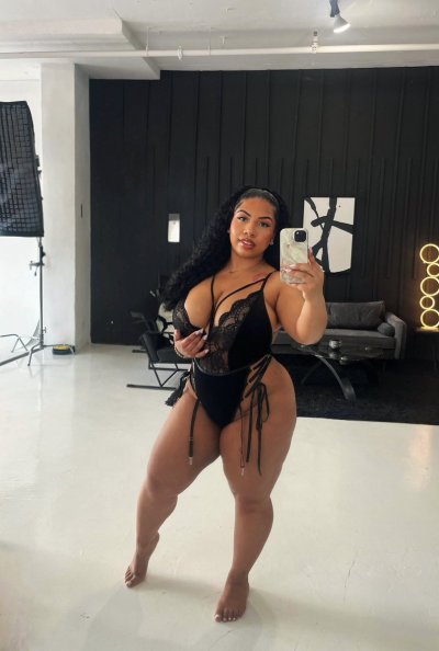 Watch Bri's leaked NSFW photo on TwXstars