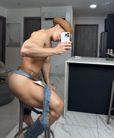 Watch Rene Gonzalez Byken's leaked NSFW photo on TwXstars