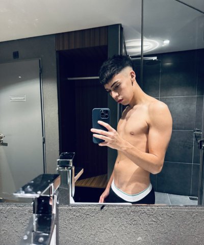 Watch 𝘓𝘦𝘭𝘦𝘰𝘣𝘰𝘺 3$🔞's leaked NSFW photo on TwXstars