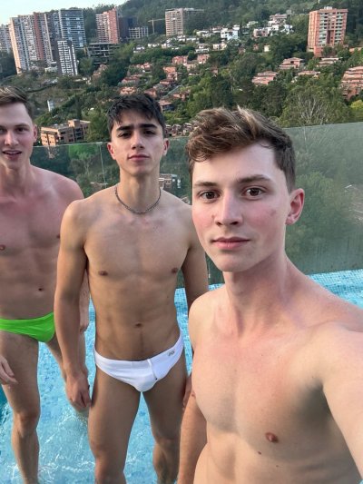 Watch CzechGayTwins (630k)🇺🇦's leaked NSFW photo on TwXstars