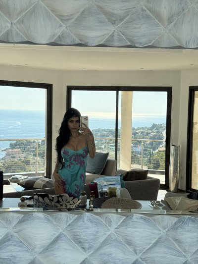 Watch Mia K.'s leaked NSFW photo on TwXstars