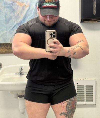 Watch Master Goonway's leaked NSFW photo on TwXstars