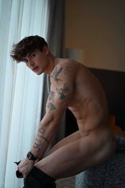 Watch Melvin Moore's leaked NSFW photo on TwXstars