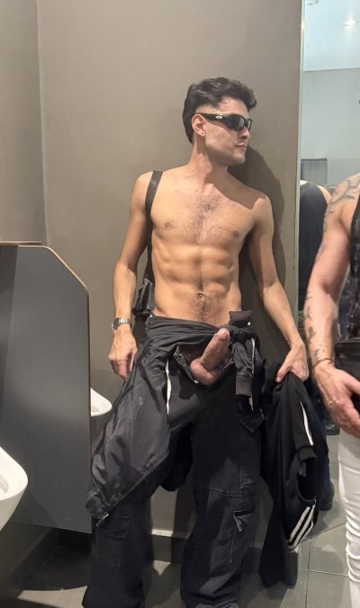 Watch Hanry's leaked NSFW photo on TwXstars